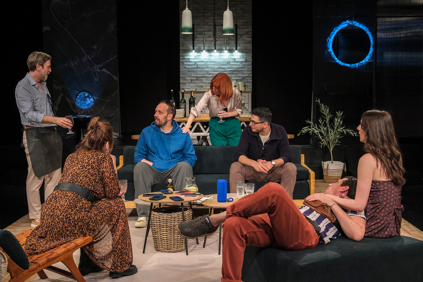 1380-920-Potpuni-stranci-6